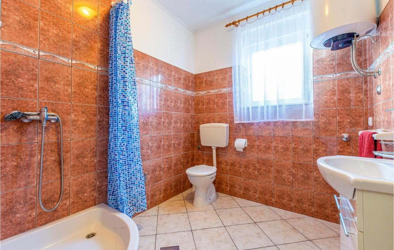 Stunning Apartment In Duce With Wifi Eksteriør billede